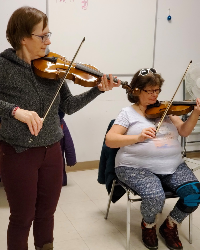 Women learning to play Metis fiddle